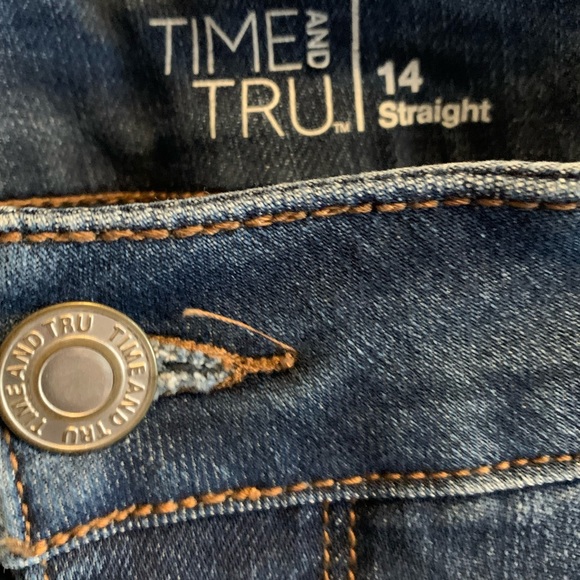 2/30$ 🔮 Time and Tru Jeans - Picture 3 of 9